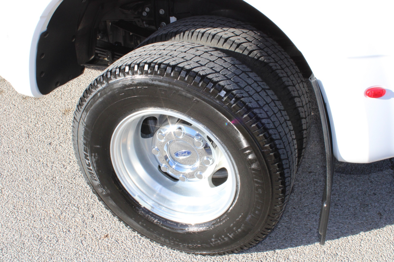 Ford F-350 SD Platinum Crew Cab Long Box 4WD DRW 2025