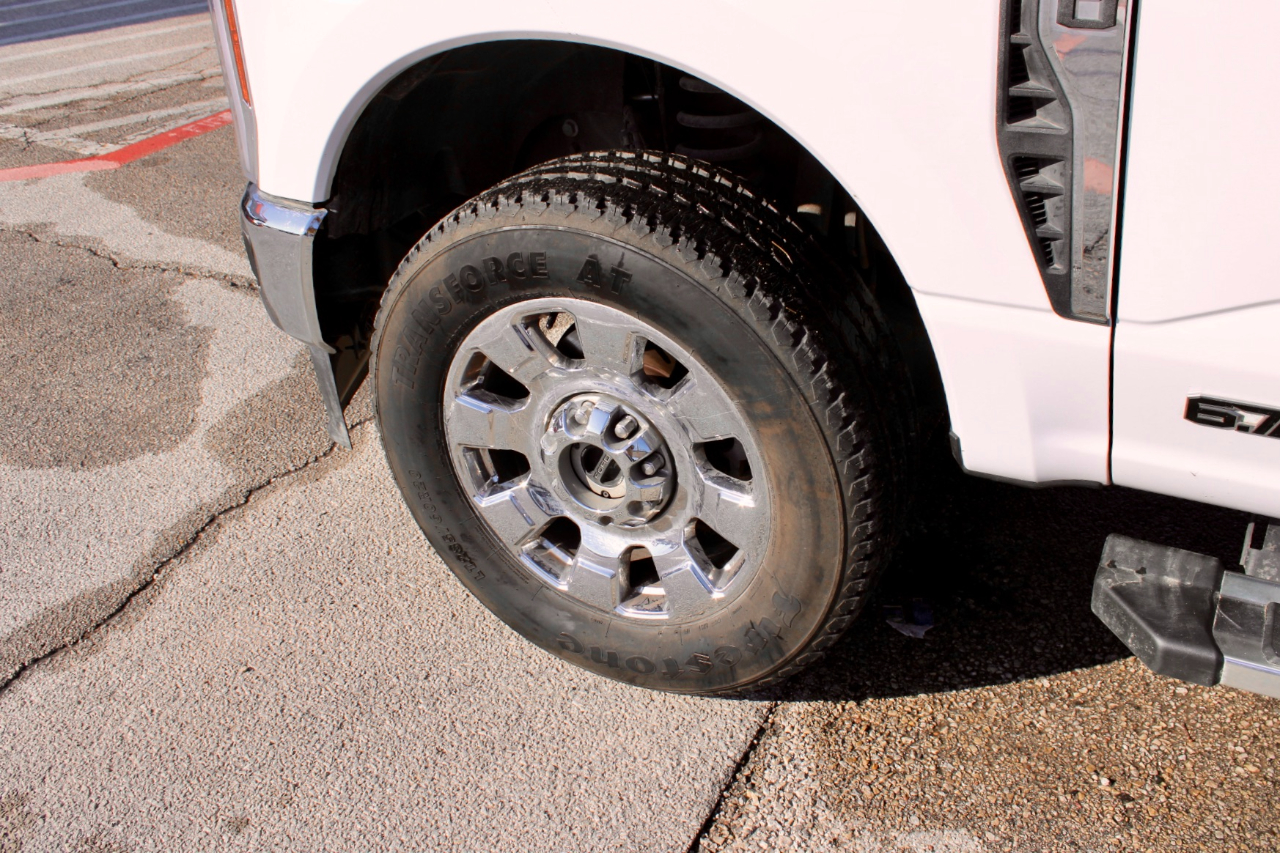 Ford F-250 SD Lariat Crew Cab 4WD 2025