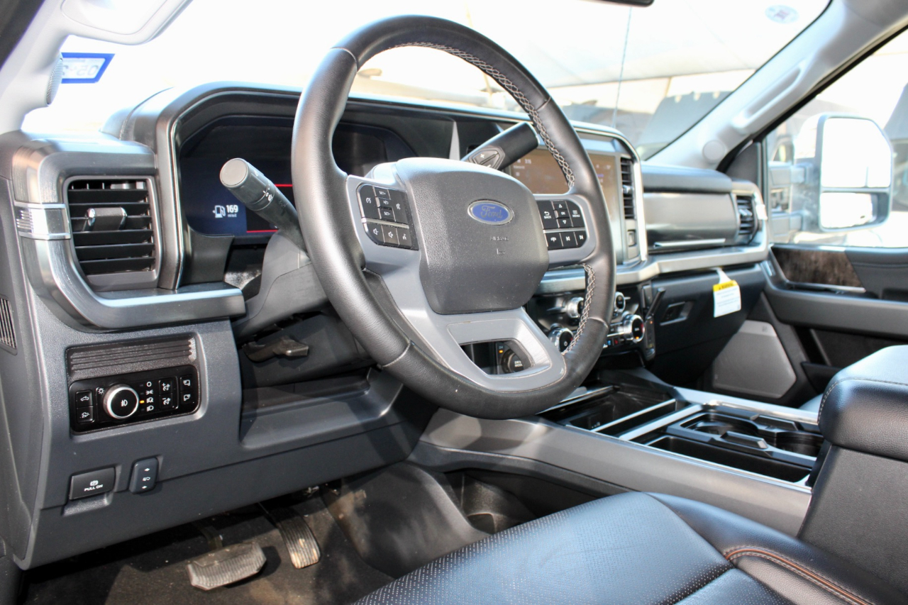 Ford F-250 SD Lariat Crew Cab 4WD 2025