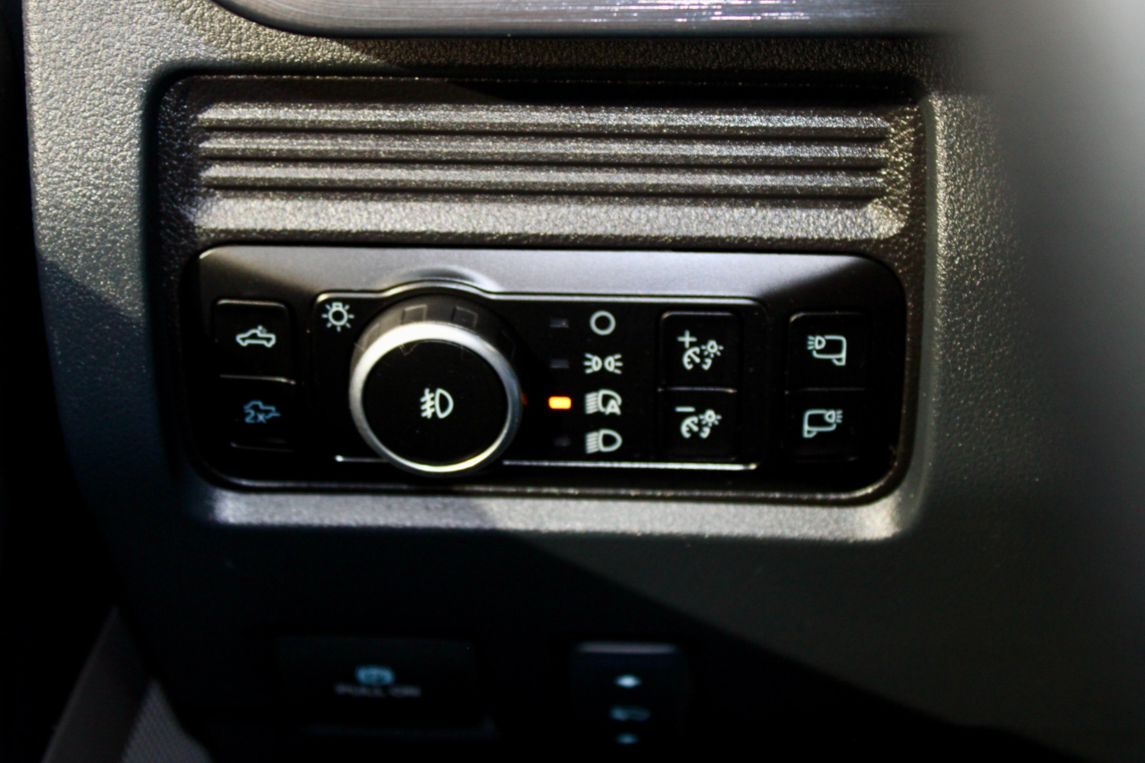 Ford F-250 SD Lariat Crew Cab 4WD 2025