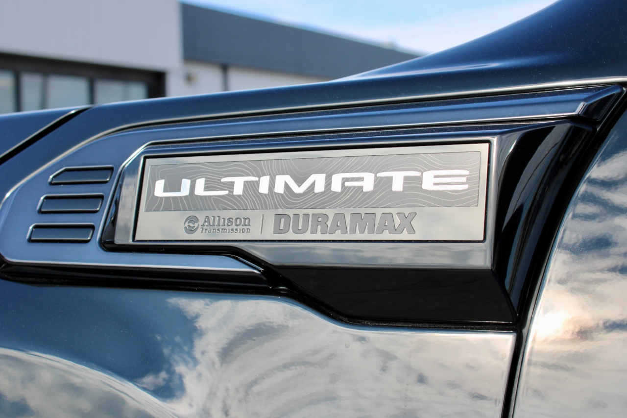 GMC Sierra 2500HD Denali Ultimate Crew Cab 4WD 2024