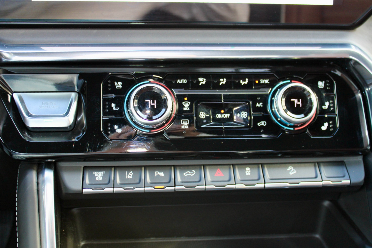 GMC Sierra 2500HD Denali Ultimate Crew Cab 4WD 2024