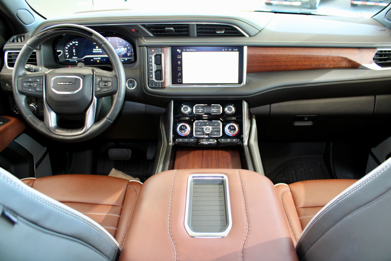 GMC Yukon XL Denali Ultimate 4WD 2024
