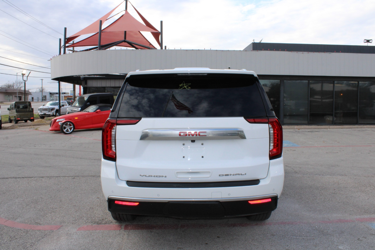 GMC Yukon Denali 4WD 2024