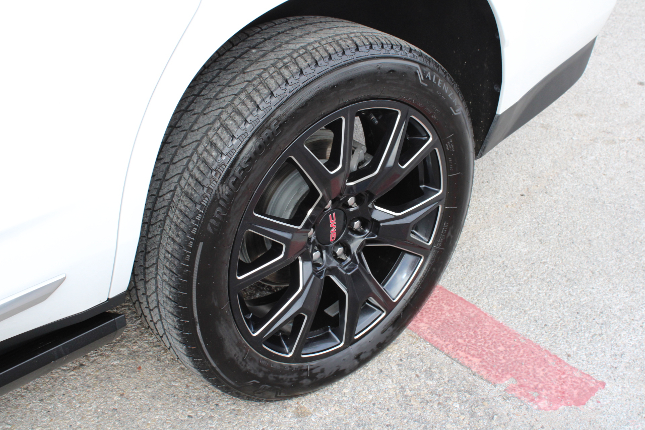 GMC Yukon Denali 4WD 2024