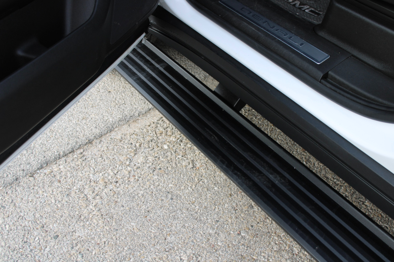 GMC Yukon Denali 4WD 2024