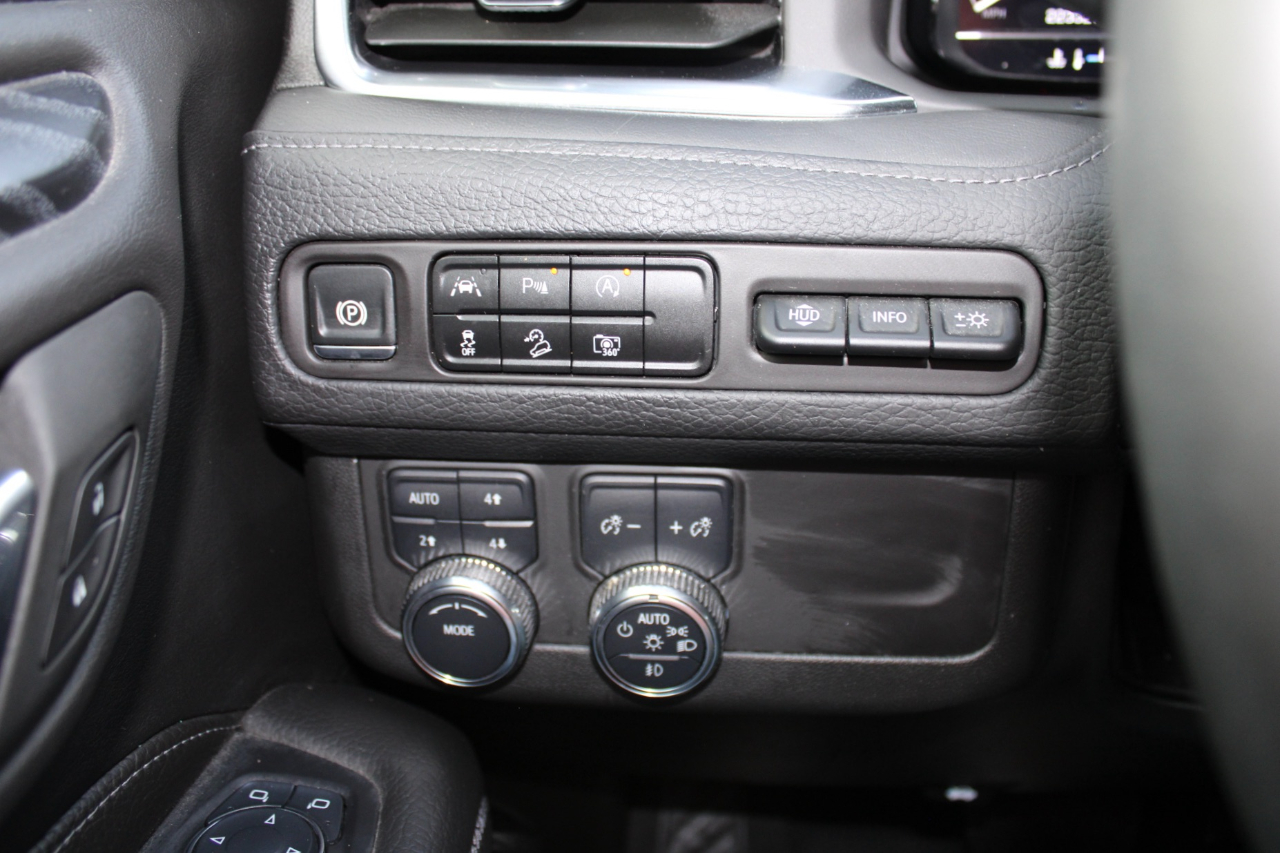 GMC Yukon Denali 4WD 2024