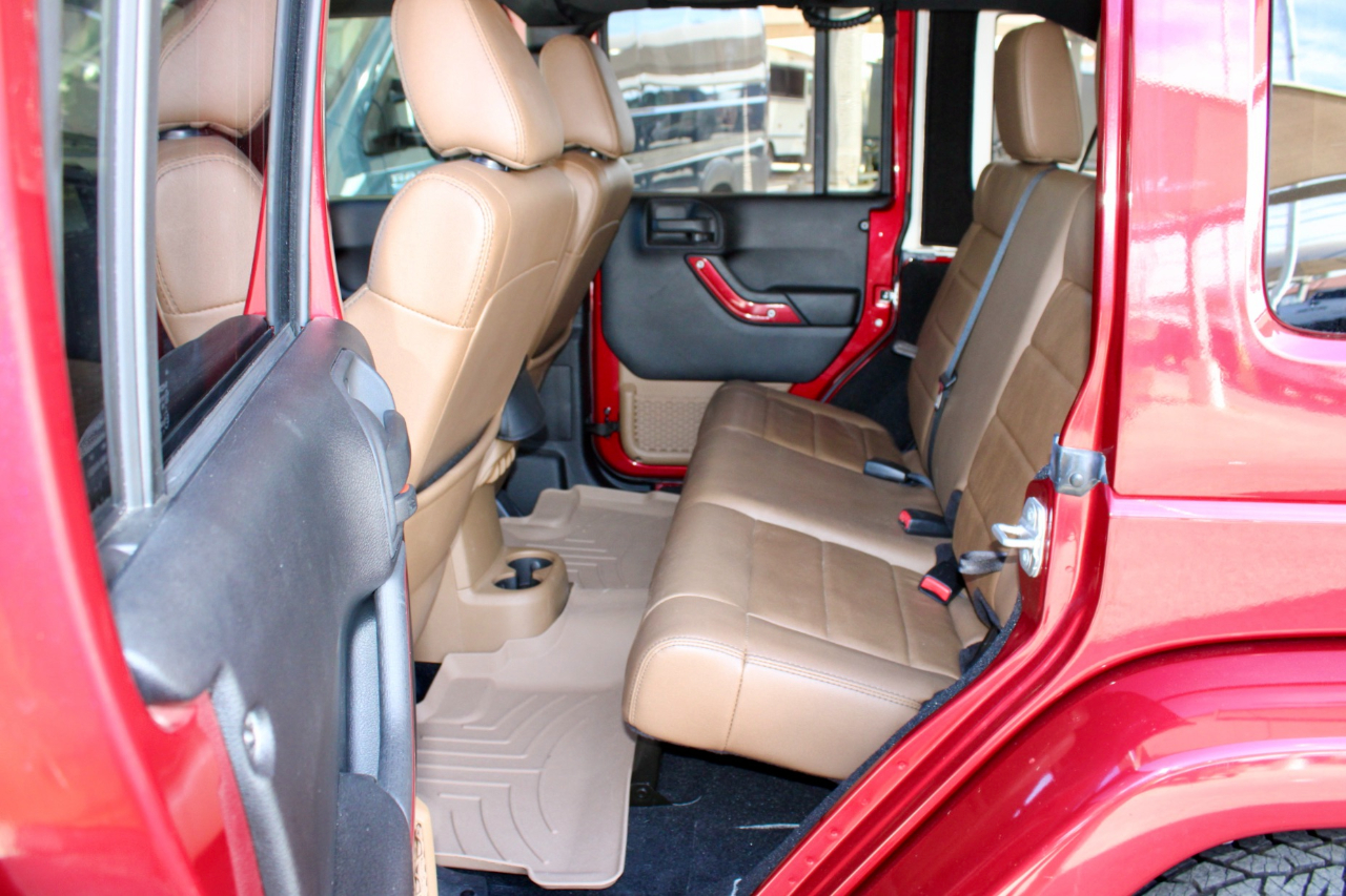 Jeep Wrangler Unlimited Sahara 4WD 2011