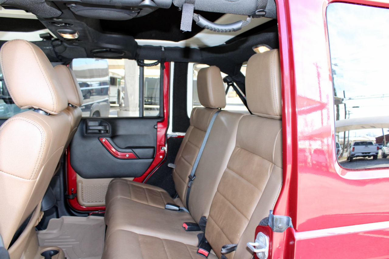 Jeep Wrangler Unlimited Sahara 4WD 2011