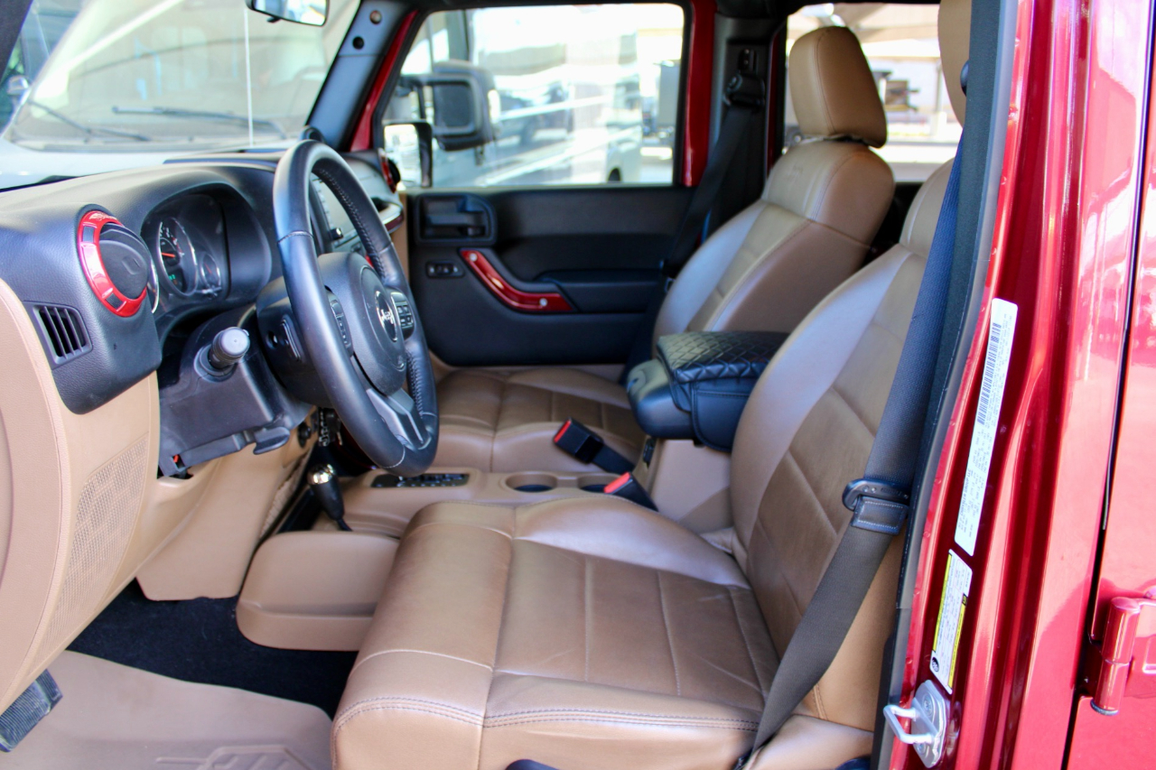 Jeep Wrangler Unlimited Sahara 4WD 2011