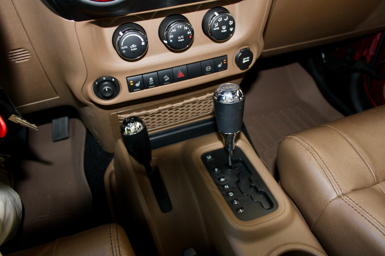 Jeep Wrangler Unlimited Sahara 4WD 2011