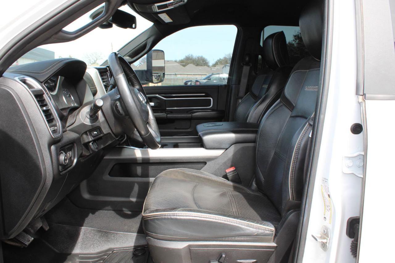 RAM 3500 Laramie Mega Cab 4WD DRW 2021