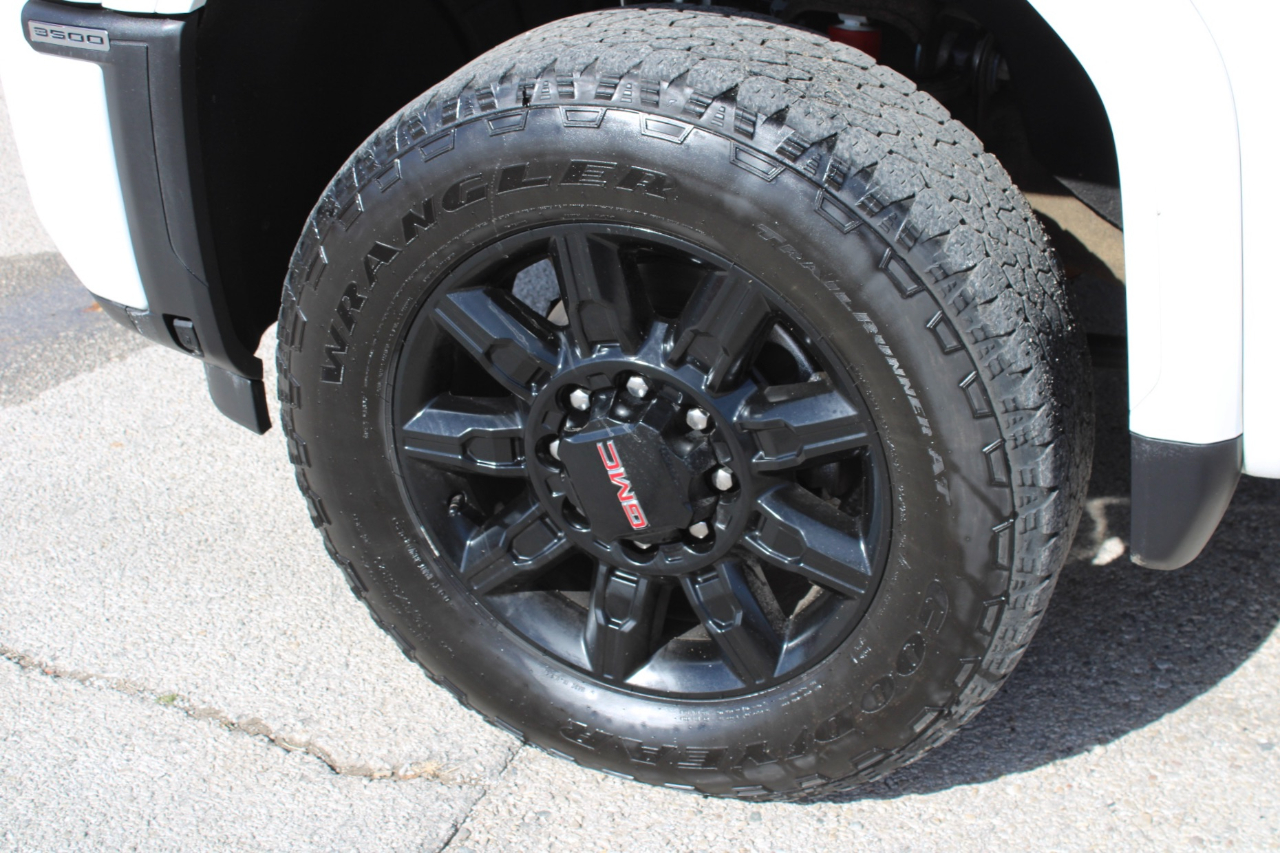 GMC Sierra 3500HD AT4 Crew Cab 4WD 2025