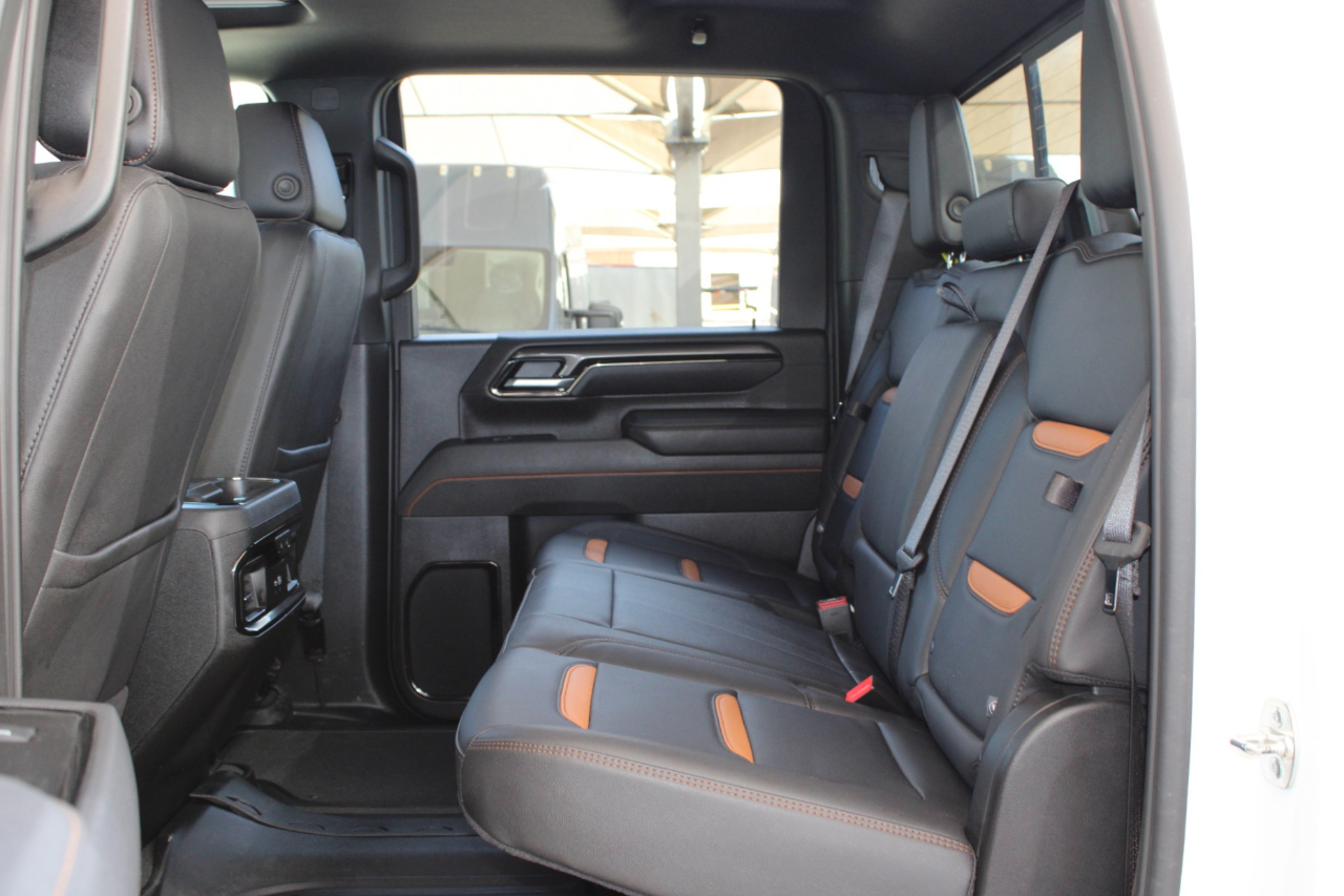 GMC Sierra 3500HD AT4 Crew Cab 4WD 2025