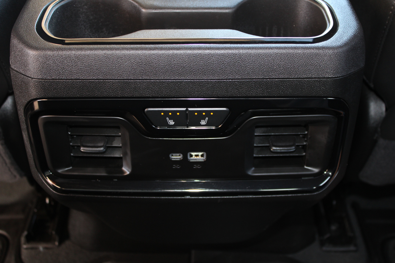 GMC Sierra 3500HD AT4 Crew Cab 4WD 2025