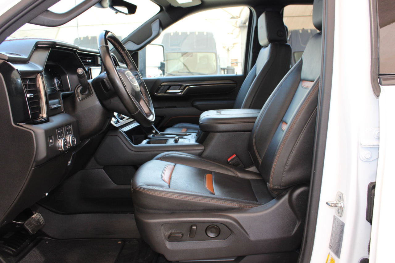 GMC Sierra 3500HD AT4 Crew Cab 4WD 2025