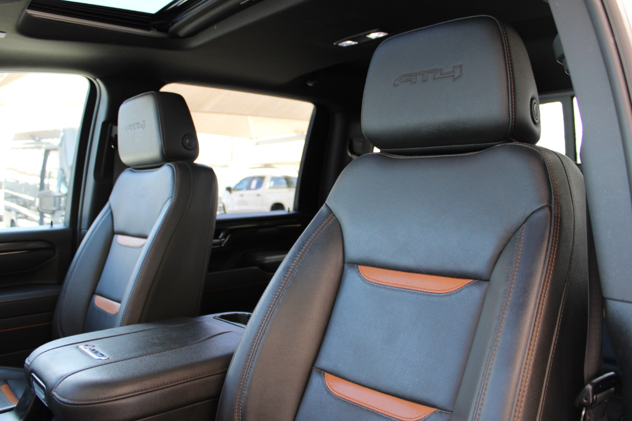 GMC Sierra 3500HD AT4 Crew Cab 4WD 2025