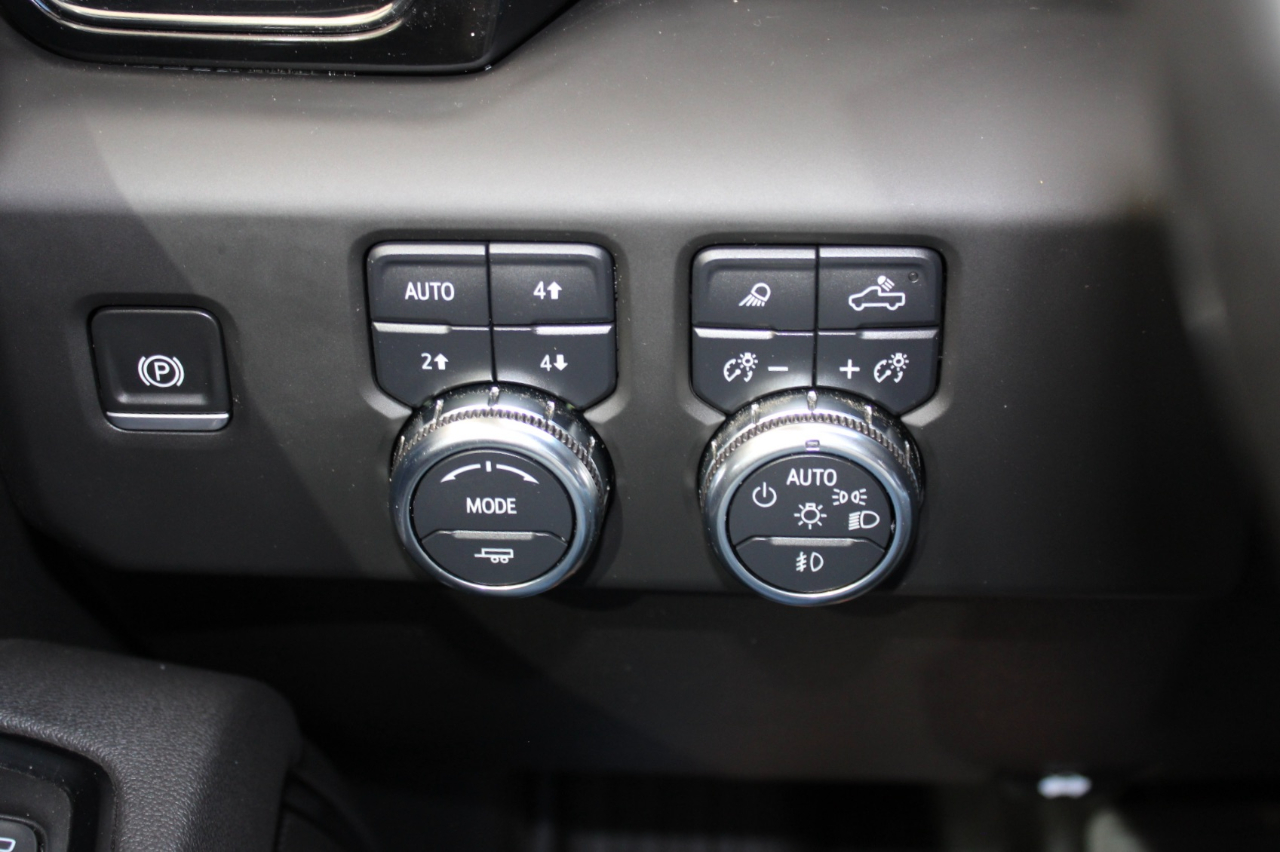 GMC Sierra 3500HD AT4 Crew Cab 4WD 2025