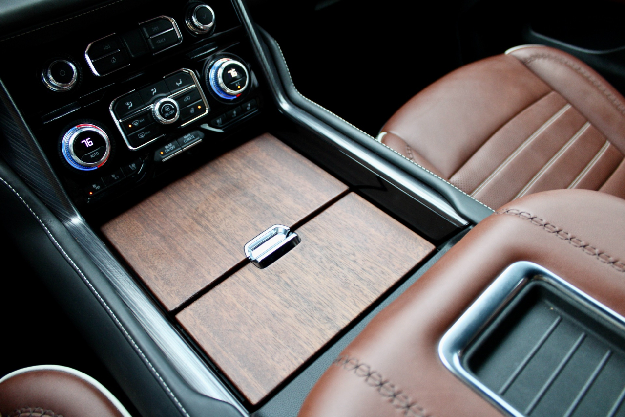 GMC Yukon XL Denali Ultimate 4WD 2023