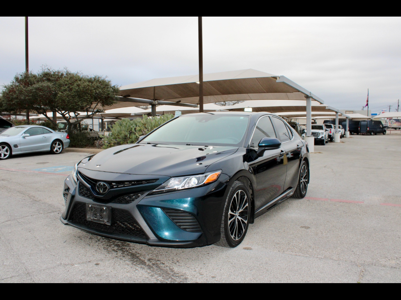 Toyota Camry SE 2020