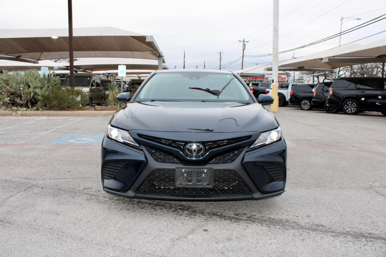 Toyota Camry SE 2020