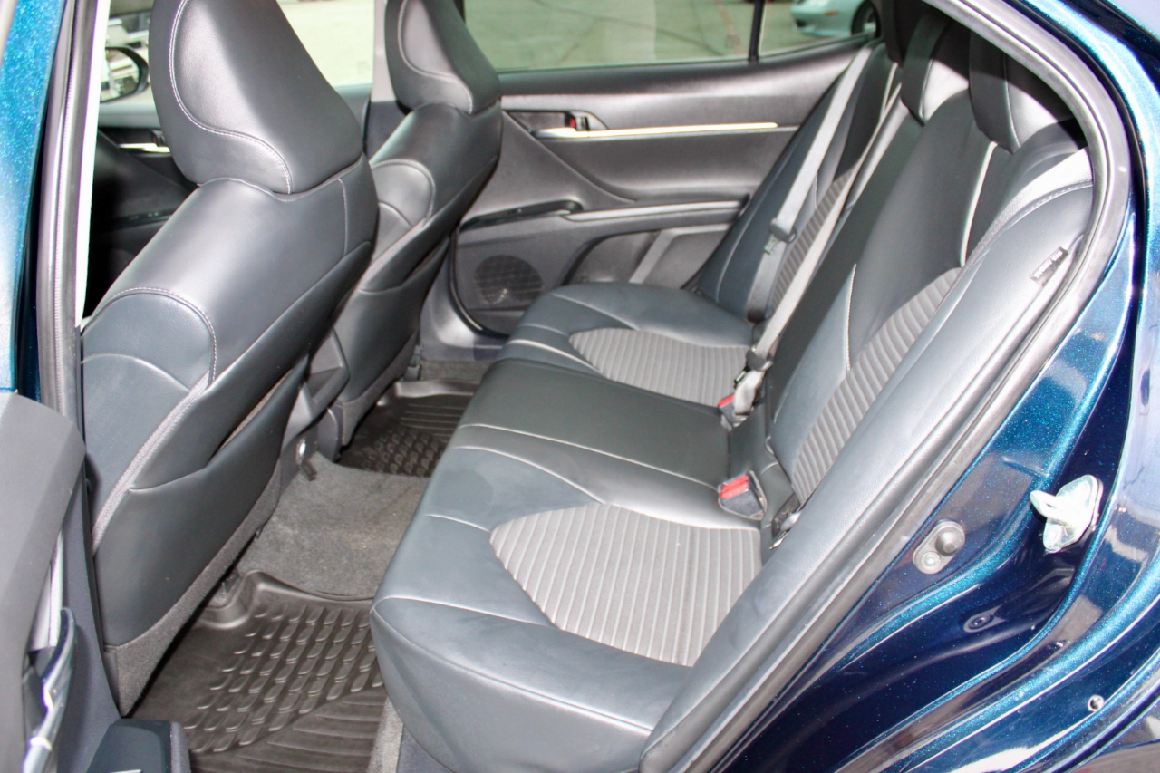 Toyota Camry SE 2020