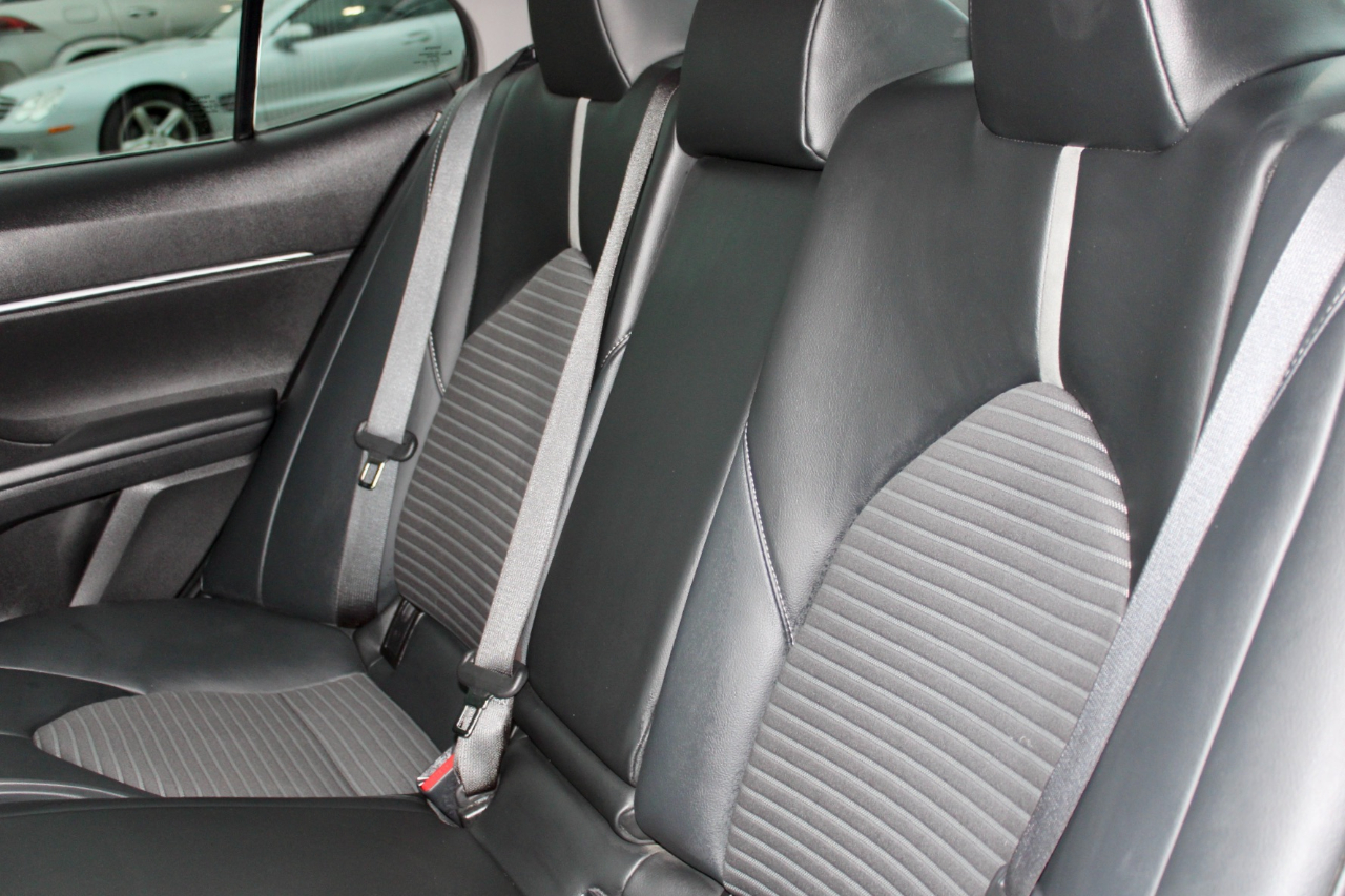 Toyota Camry SE 2020