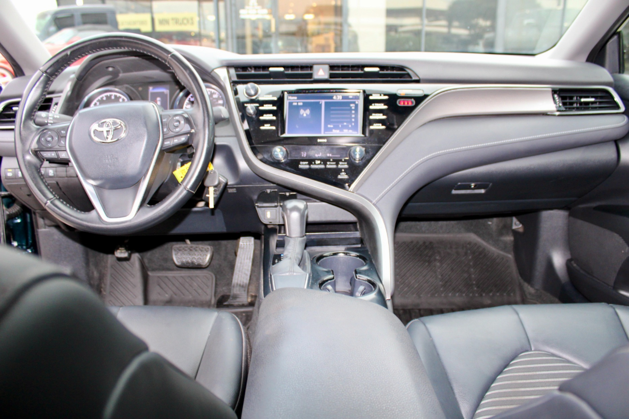 Toyota Camry SE 2020