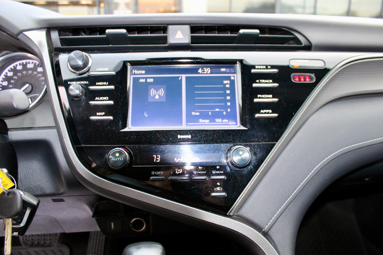 Toyota Camry SE 2020