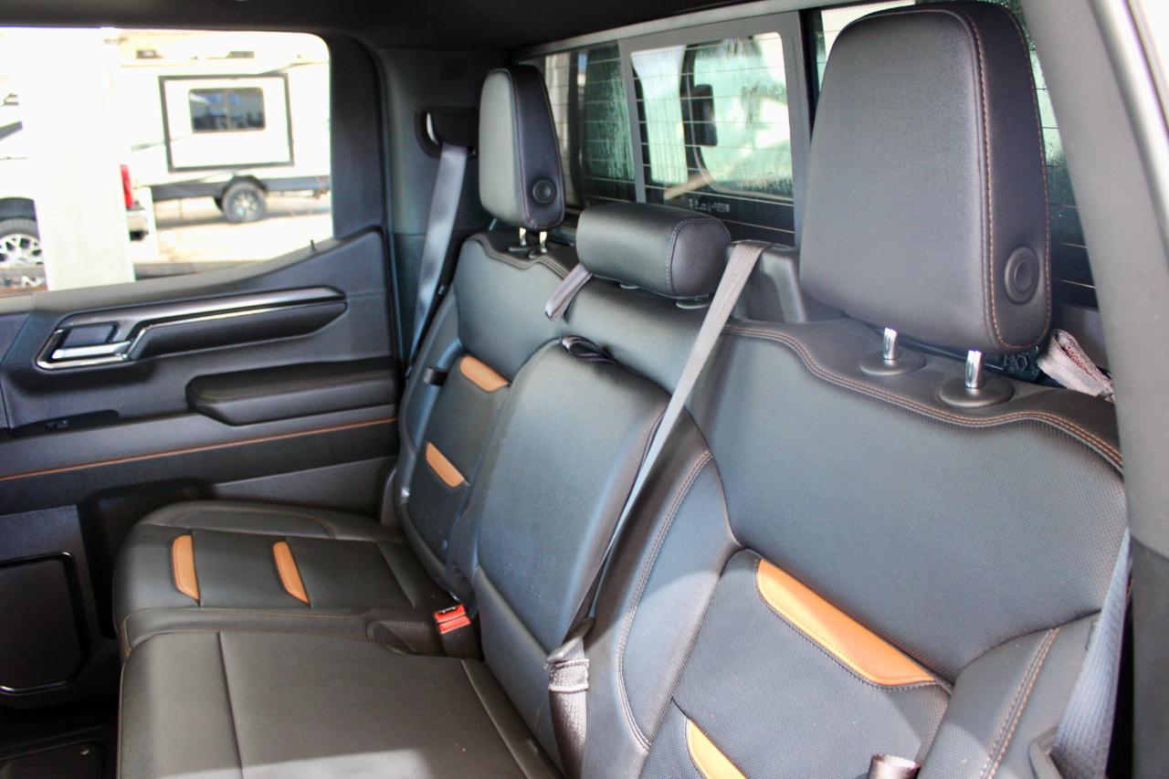 GMC Sierra 1500 AT4 Crew Cab 4WD 2024