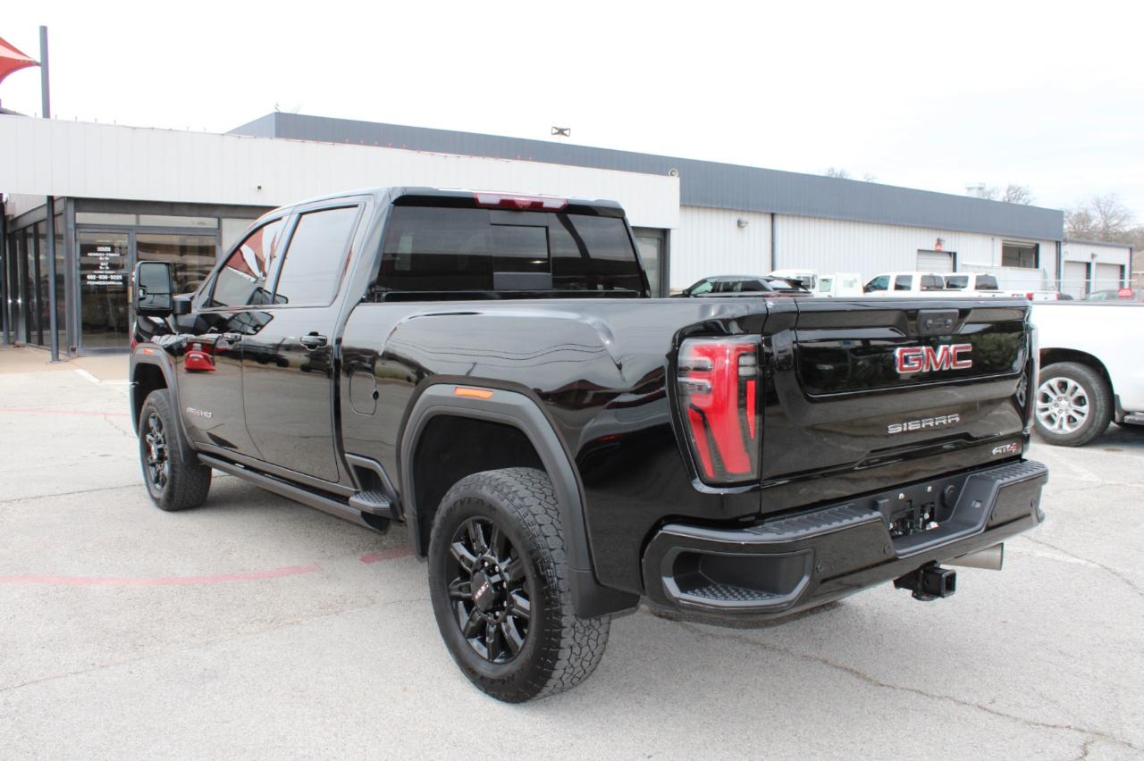 GMC Sierra 2500HD AT4 Crew Cab 4WD 2024