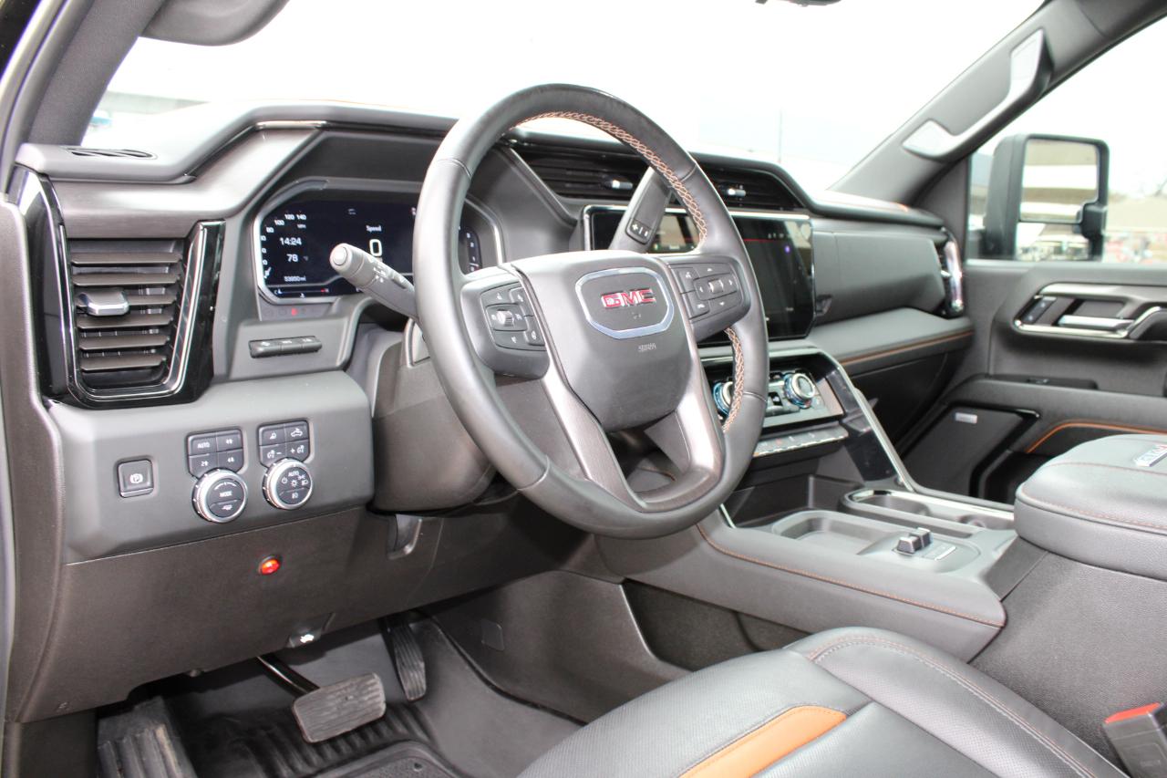 GMC Sierra 2500HD AT4 Crew Cab 4WD 2024