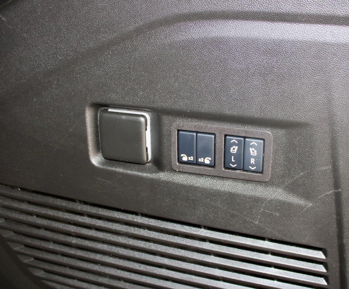 GMC Yukon Denali 4WD 2024