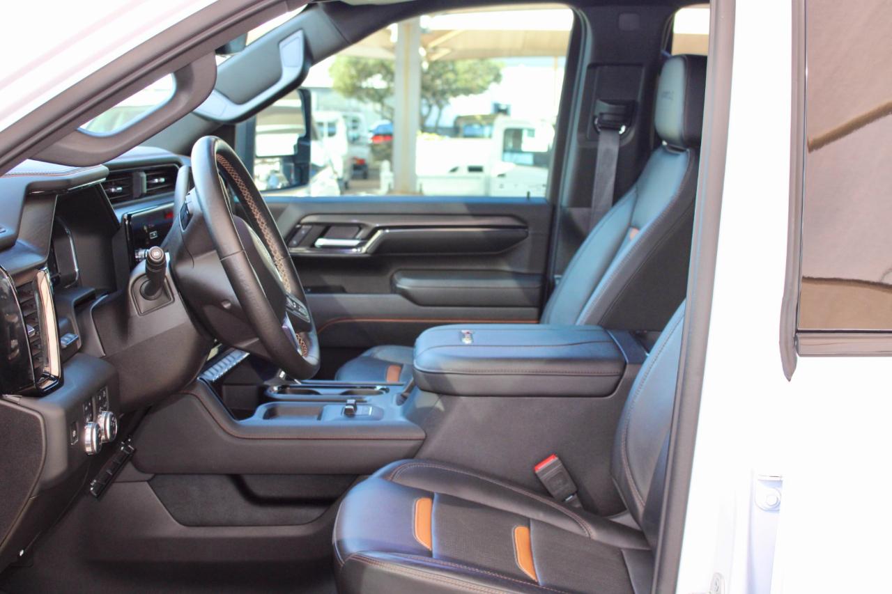 GMC Sierra 2500HD AT4 Crew Cab 4WD 2024