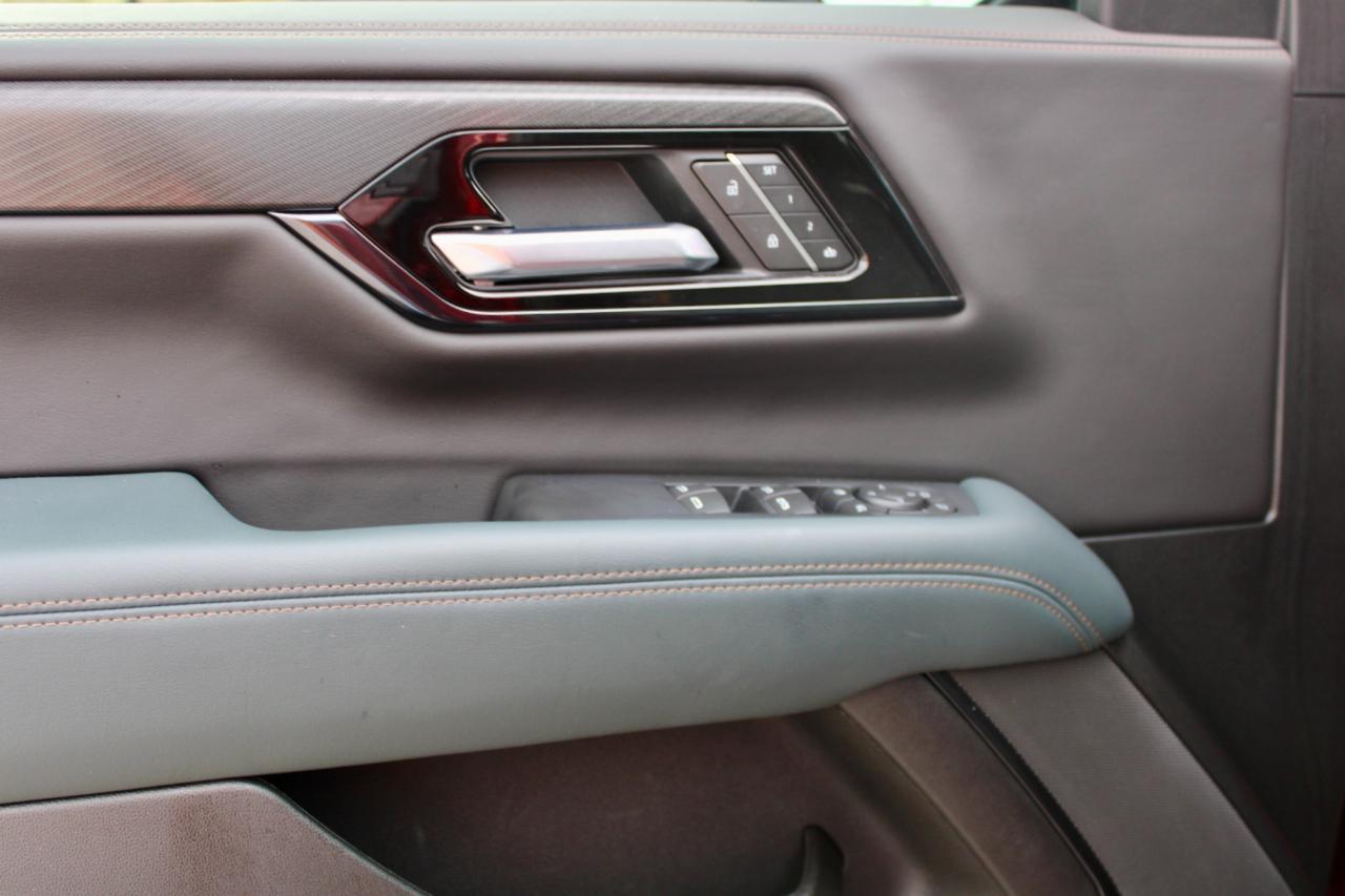 GMC Yukon AT4 4WD 2025