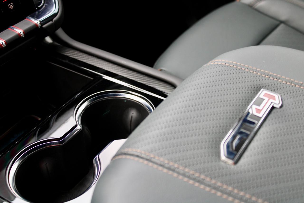 GMC Yukon AT4 4WD 2025