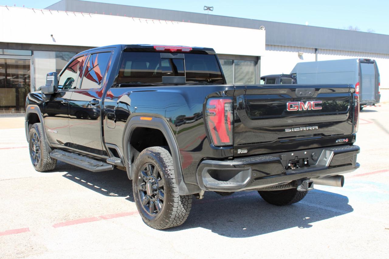 GMC Sierra 2500HD AT4 Crew Cab 4WD 2025