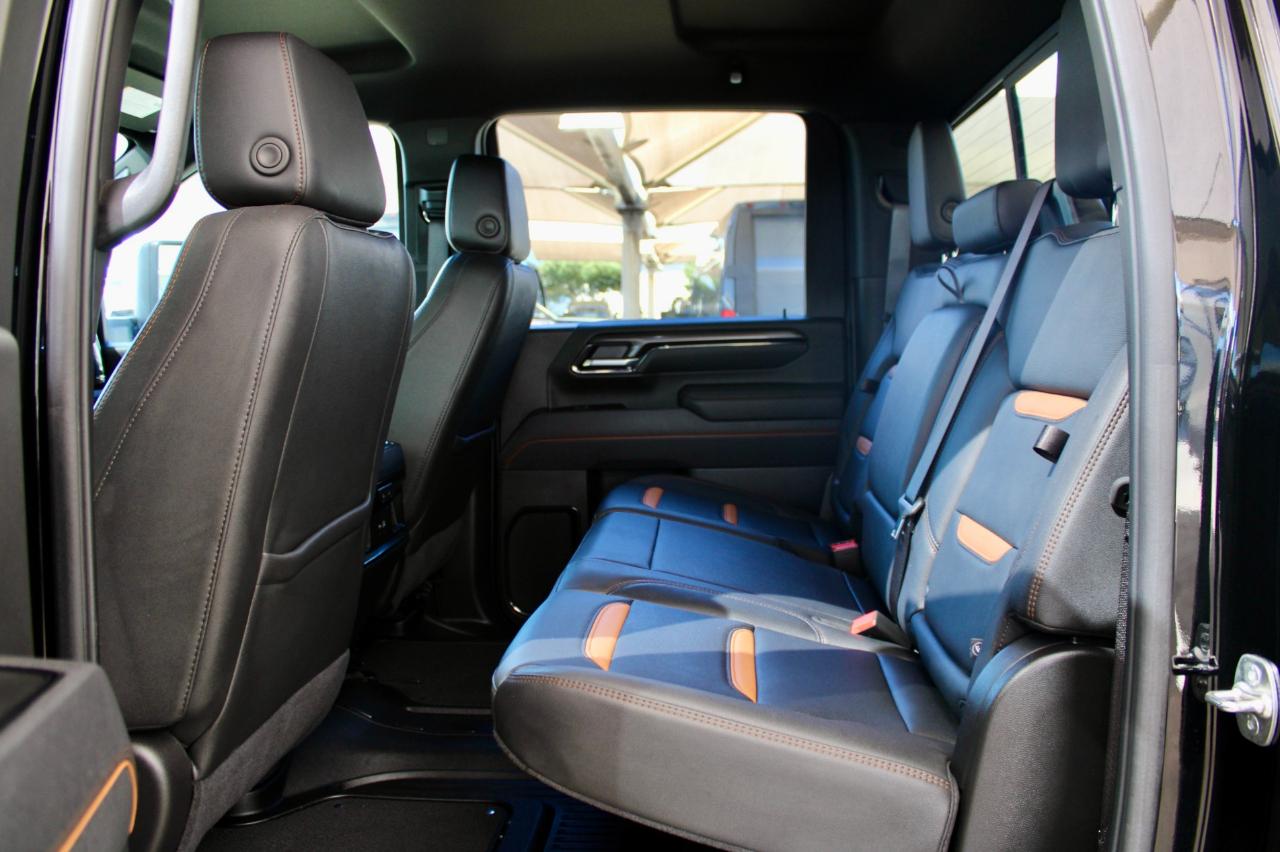 GMC Sierra 2500HD AT4 Crew Cab 4WD 2025