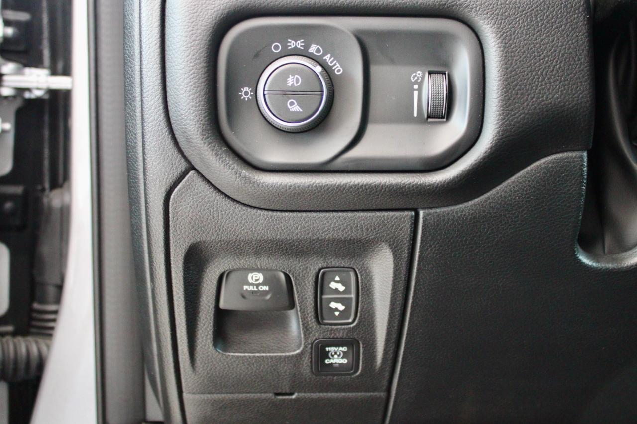 RAM 1500 Big Horn Crew Cab SWB 4WD 2025