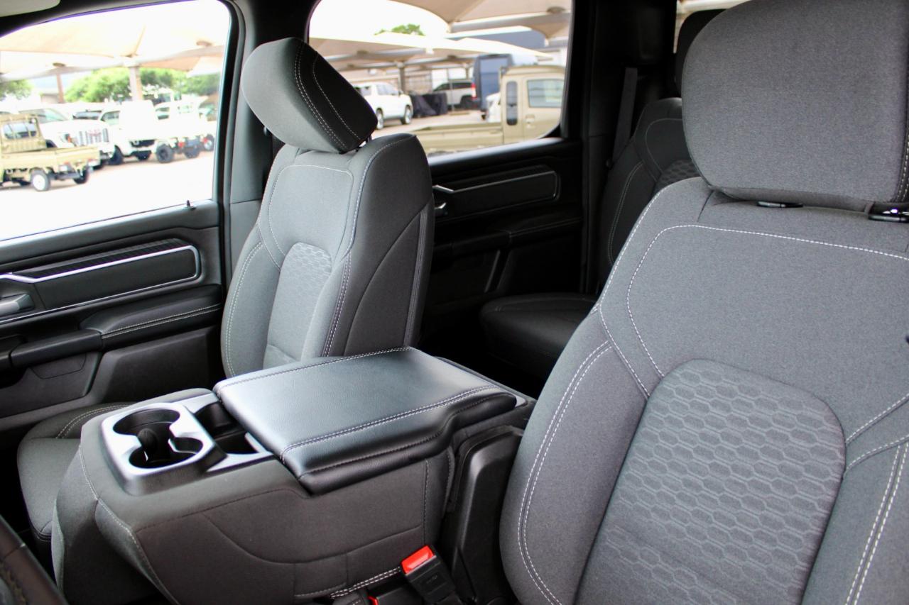RAM 1500 Big Horn Crew Cab SWB 4WD 2025