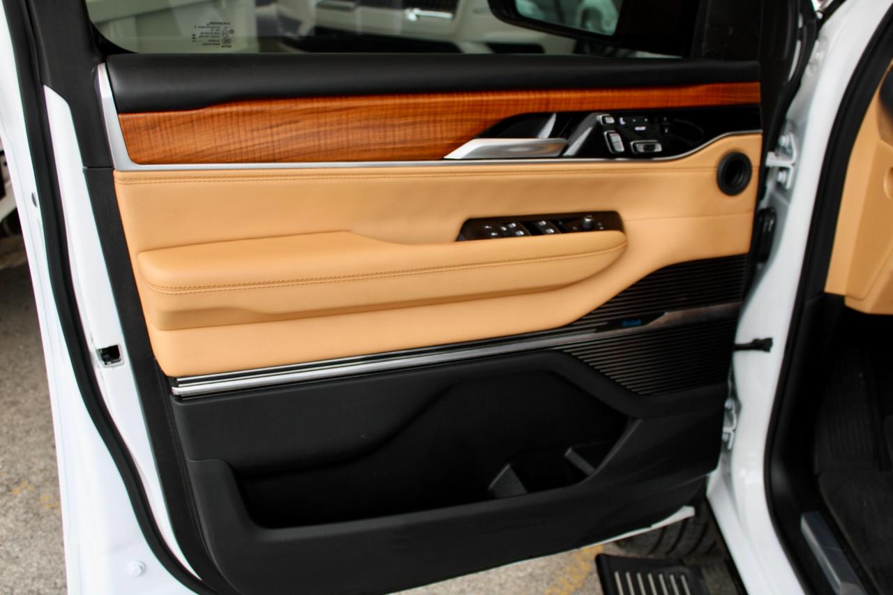 Jeep Grand Wagoneer Series III 4WD 2025