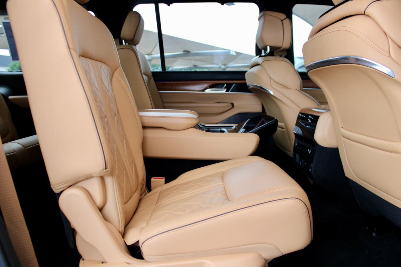 Jeep Grand Wagoneer Series III 4WD 2025