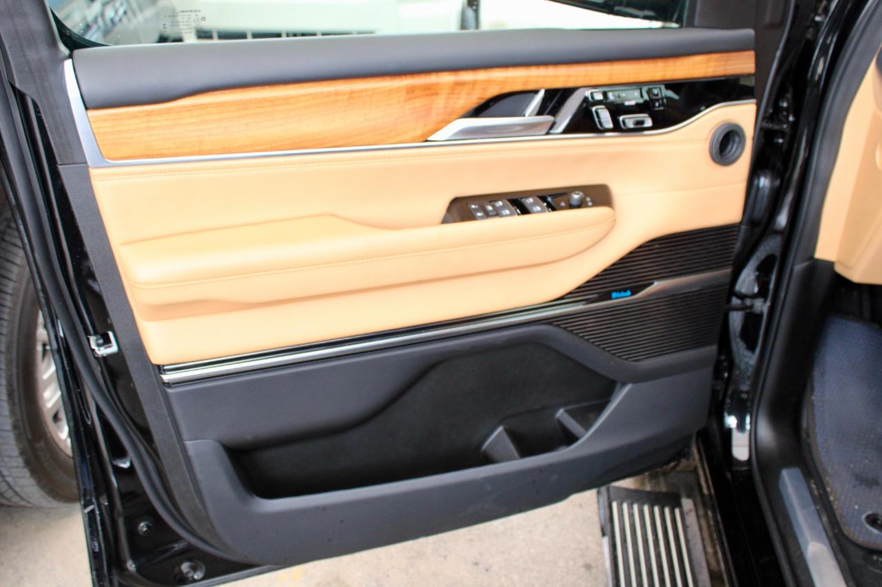 Jeep Grand Wagoneer Series III 4WD 2025