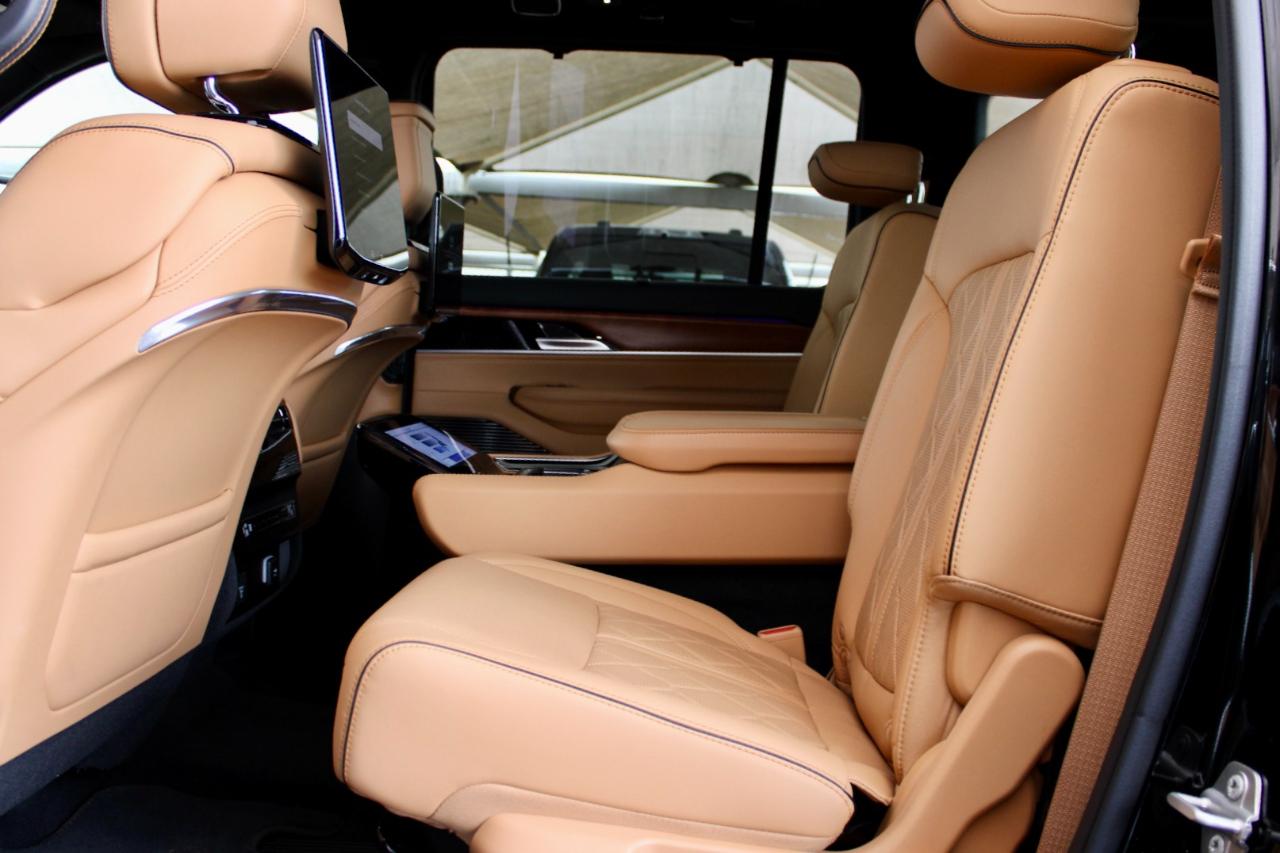 Jeep Grand Wagoneer Series III 4WD 2025