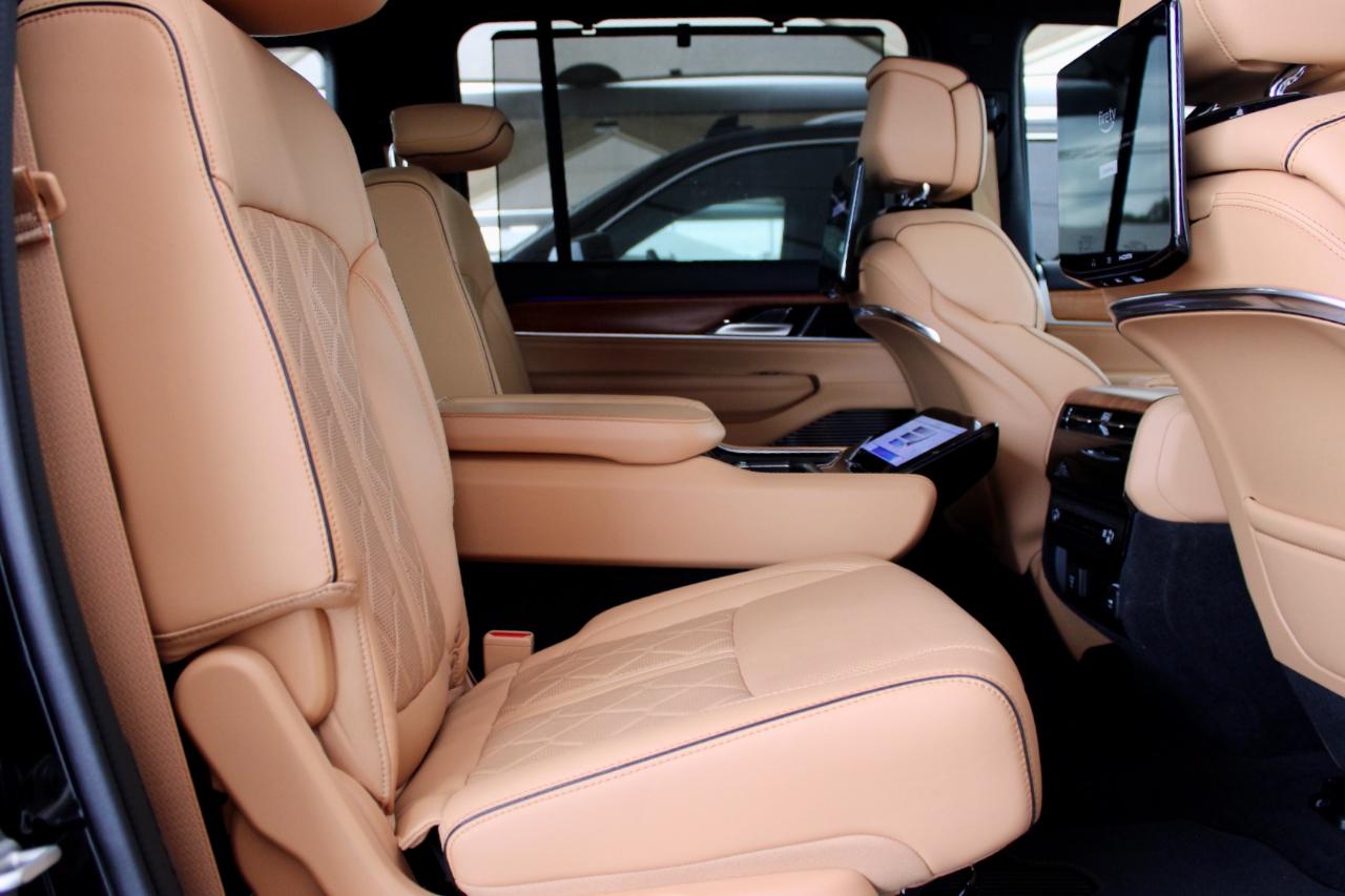 Jeep Grand Wagoneer Series III 4WD 2025