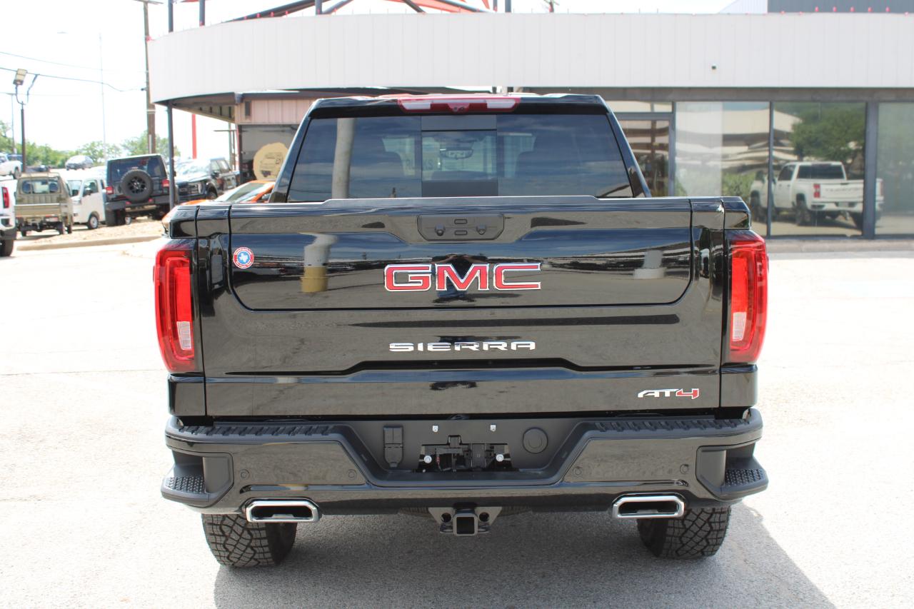GMC Sierra 1500 AT4 Crew Cab 4WD 2026