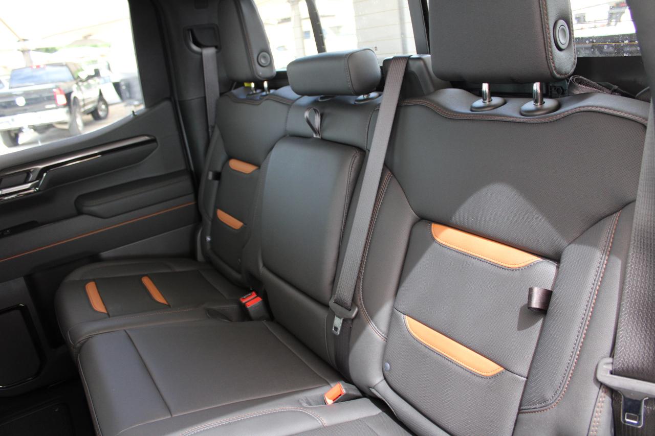 GMC Sierra 1500 AT4 Crew Cab 4WD 2026