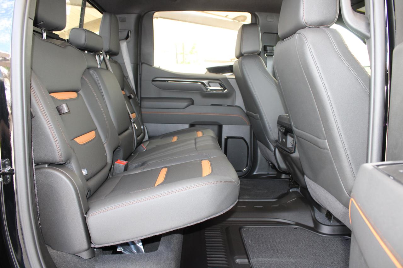 GMC Sierra 1500 AT4 Crew Cab 4WD 2026