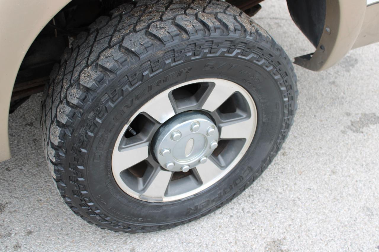 Ford F-250 SD Lariat Crew Cab 4WD 2011