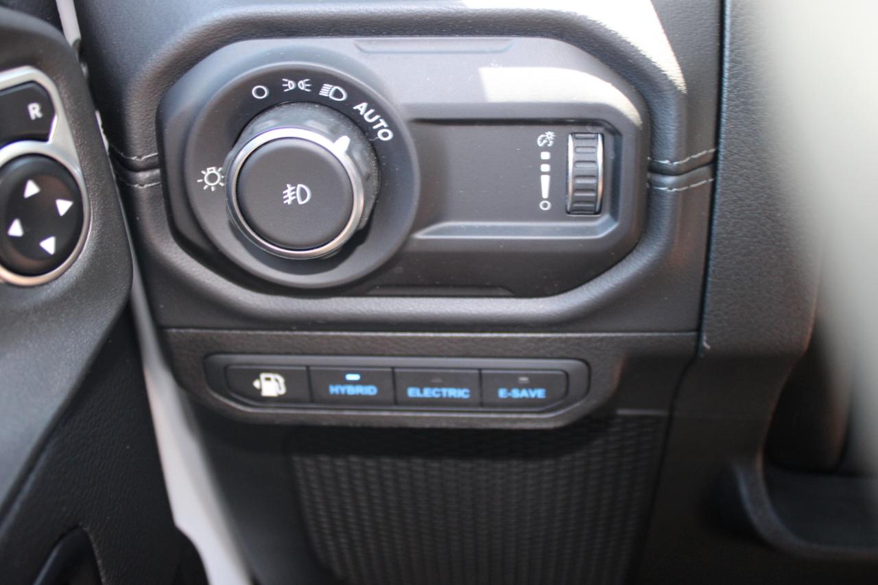 Jeep Wrangler 4xe Sahara 2025